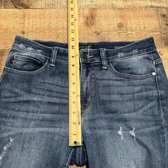Judy Blue Women's Denim Stretch Shredding Up My Life Relaxed Fit Jeans Sz 11/30 - Picture 6 of 7